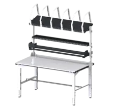 Table de préparation de commande pré-équipée avec étagères et dispositif de coupe
